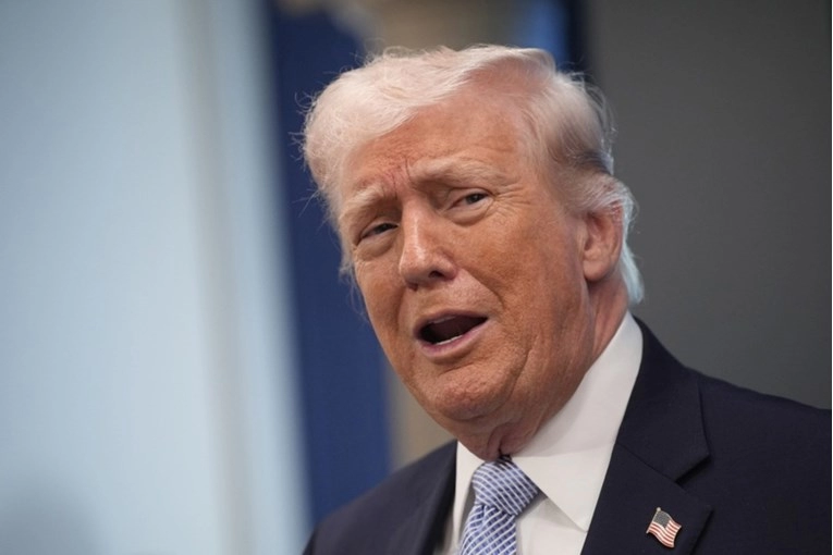 Ilhan Omar o Trumpu: Ovog neuravnoteženog luđaka mora se ukloniti s dužnosti